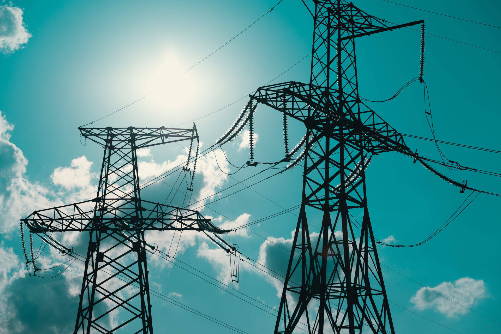 metal-utility-towers-against-a-bright-sky-2026-09-22-18-05-43-utc.jpg