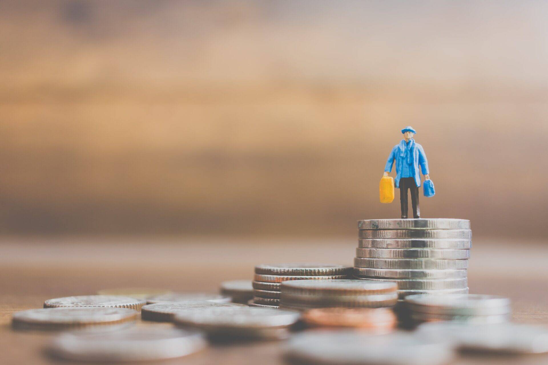 miniature-people-businessman-on-coins